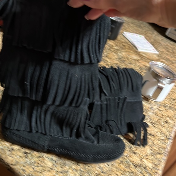 Minnetonka bootie black size 9med. Suede comfortable - Picture 2 of 2